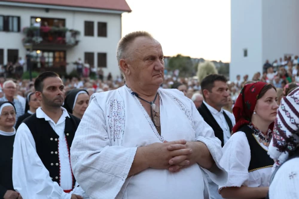 (VELIKA FOTOGALERIJA) Mnoštvo vjernika proslavilo Gospu od suza u Pleternici: „Suze Marijine su svete, a svaka prolivena suza je molitva i vapaj“