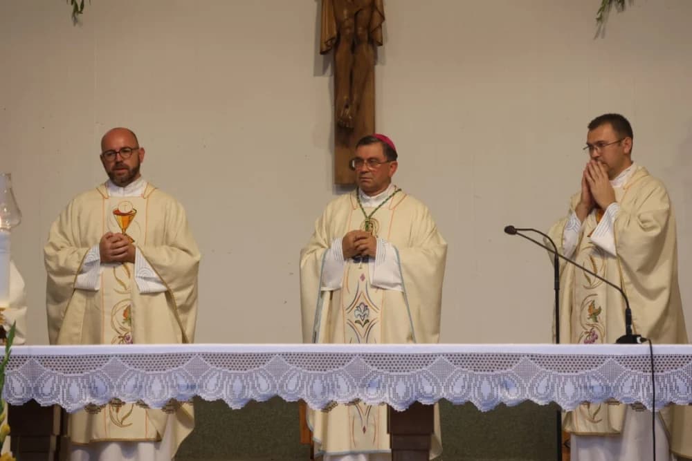 (VELIKA FOTOGALERIJA) Mnoštvo vjernika proslavilo Gospu od suza u Pleternici: „Suze Marijine su svete, a svaka prolivena suza je molitva i vapaj“