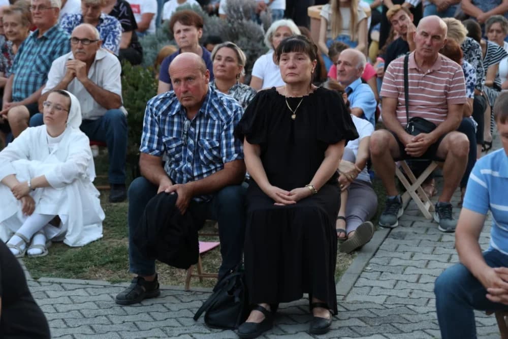 (VELIKA FOTOGALERIJA) Mnoštvo vjernika proslavilo Gospu od suza u Pleternici: „Suze Marijine su svete, a svaka prolivena suza je molitva i vapaj“