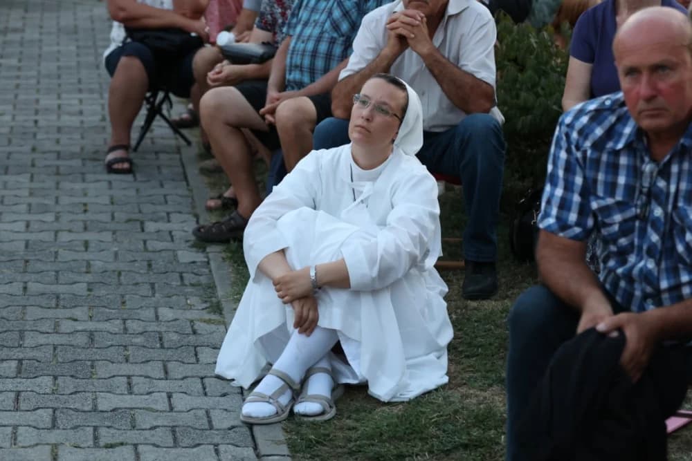 (VELIKA FOTOGALERIJA) Mnoštvo vjernika proslavilo Gospu od suza u Pleternici: „Suze Marijine su svete, a svaka prolivena suza je molitva i vapaj“