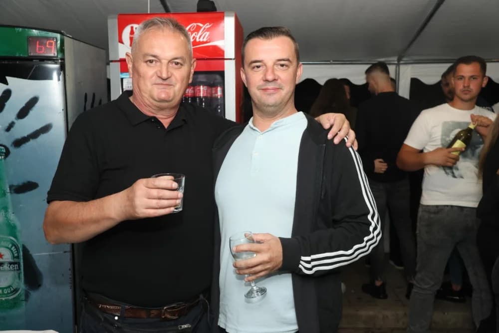 /FOTOGALERIJA/ Caffebar Camel u Kutjevu proslavio 30. obljetnicu rada: Kod nas u lokal dolaze kako one mlađe tako i starije generacije jer se ugodno osjećajuʼ