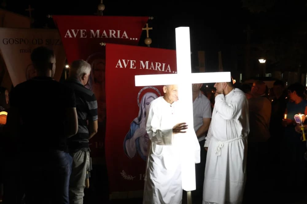 (VELIKA FOTOGALERIJA) Mnoštvo vjernika proslavilo Gospu od suza u Pleternici: „Suze Marijine su svete, a svaka prolivena suza je molitva i vapaj“