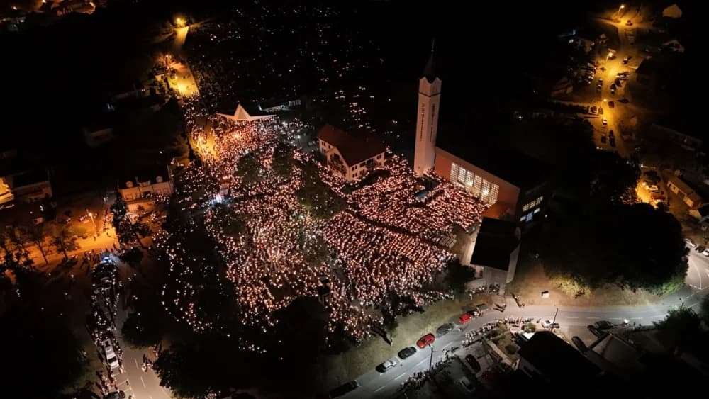 (VELIKA FOTOGALERIJA) Mnoštvo vjernika proslavilo Gospu od suza u Pleternici: „Suze Marijine su svete, a svaka prolivena suza je molitva i vapaj“