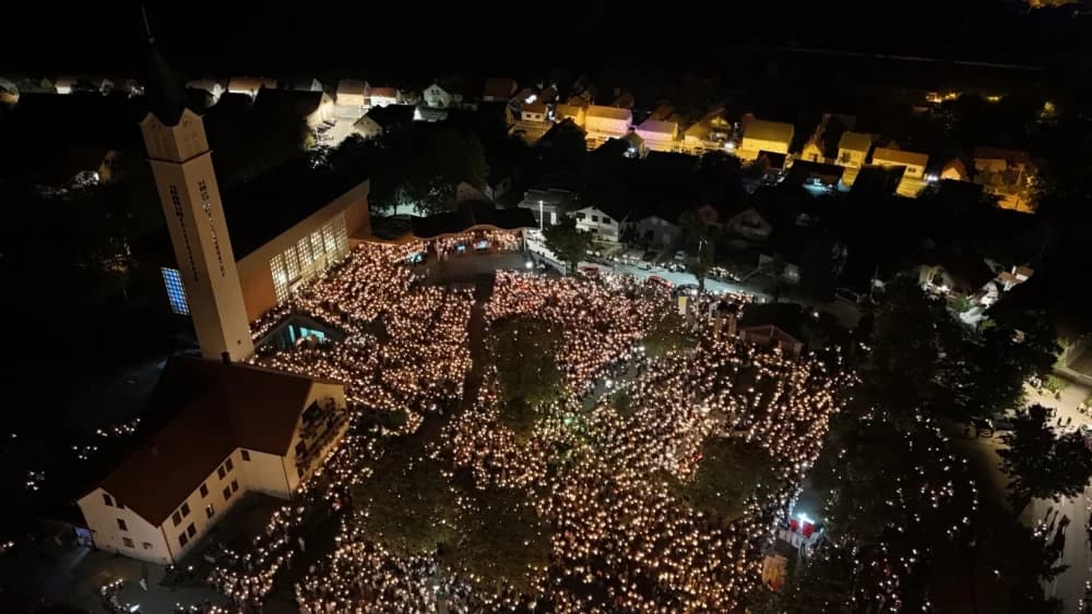 (VELIKA FOTOGALERIJA) Mnoštvo vjernika proslavilo Gospu od suza u Pleternici: „Suze Marijine su svete, a svaka prolivena suza je molitva i vapaj“