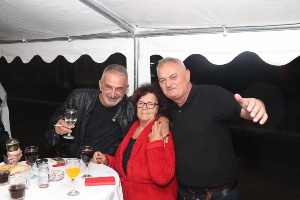 /FOTOGALERIJA/ Caffebar Camel u Kutjevu proslavio 30. obljetnicu rada: Kod nas u lokal dolaze kako one mlađe tako i starije generacije jer se ugodno osjećajuʼ