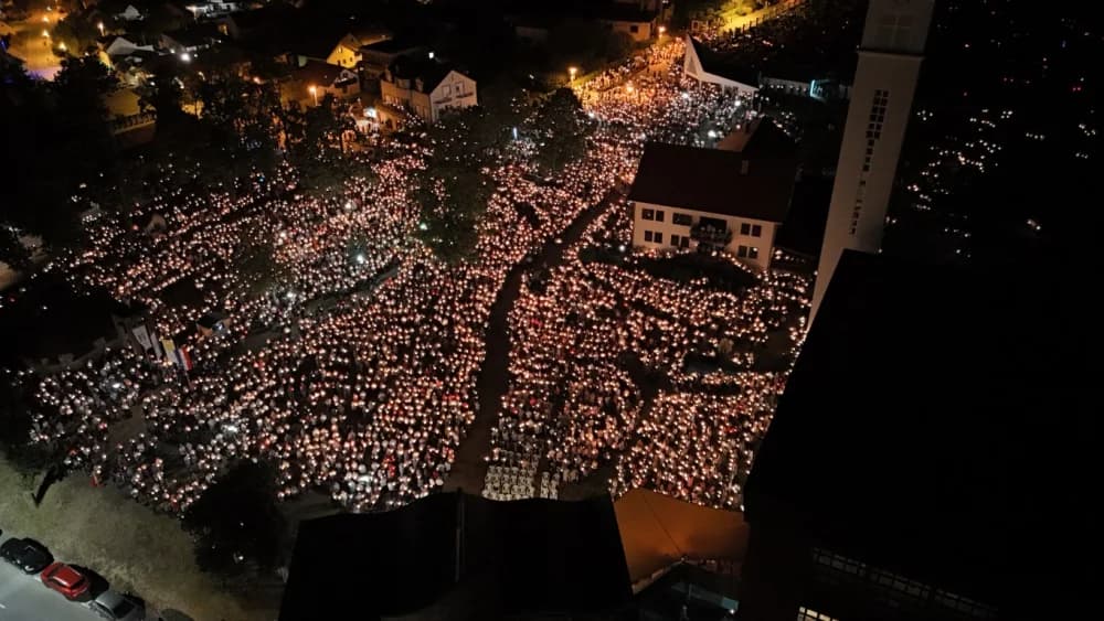 (VELIKA FOTOGALERIJA) Mnoštvo vjernika proslavilo Gospu od suza u Pleternici: „Suze Marijine su svete, a svaka prolivena suza je molitva i vapaj“