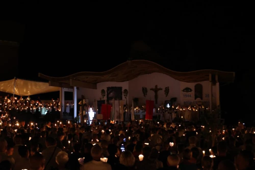 (VELIKA FOTOGALERIJA) Mnoštvo vjernika proslavilo Gospu od suza u Pleternici: „Suze Marijine su svete, a svaka prolivena suza je molitva i vapaj“