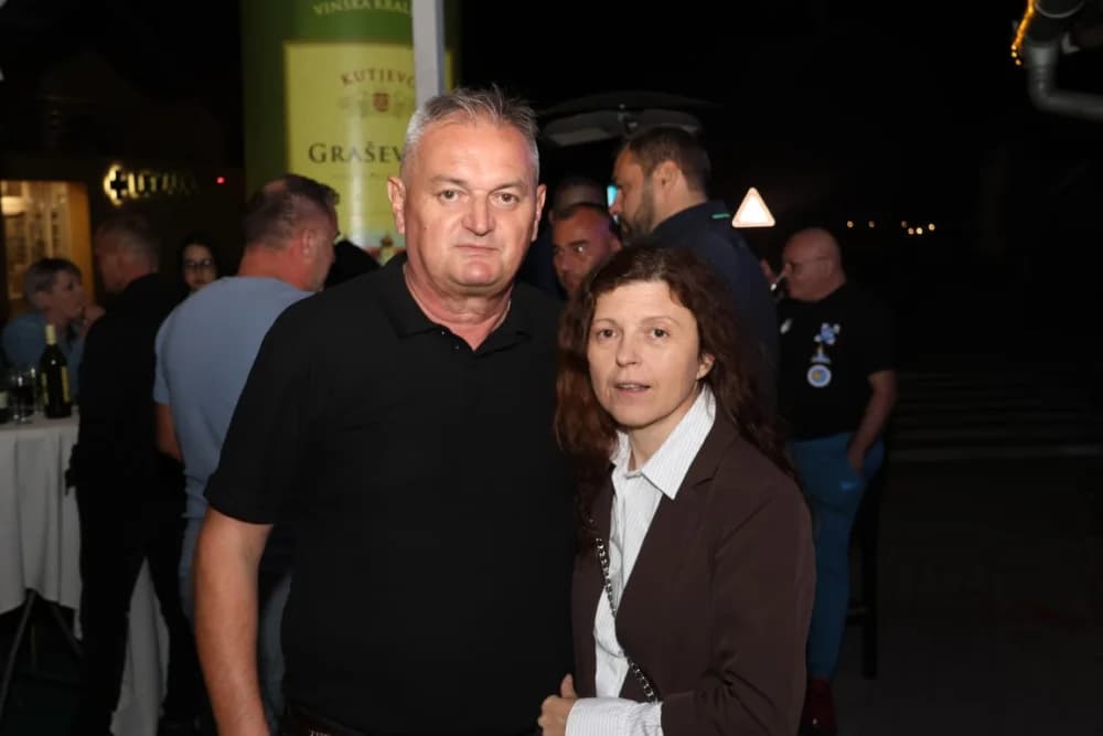 /FOTOGALERIJA/ Caffebar Camel u Kutjevu proslavio 30. obljetnicu rada: Kod nas u lokal dolaze kako one mlađe tako i starije generacije jer se ugodno osjećajuʼ