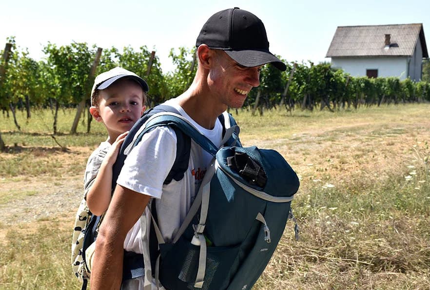 [FOTOGALERIJA] Uz jelo i piće kaptolačkim vinogradima prošlo više od četiri stotine sudionika
