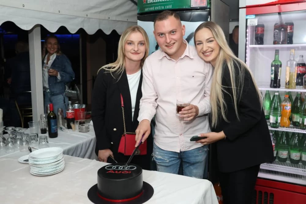 /FOTOGALERIJA/ Caffebar Camel u Kutjevu proslavio 30. obljetnicu rada: Kod nas u lokal dolaze kako one mlađe tako i starije generacije jer se ugodno osjećajuʼ