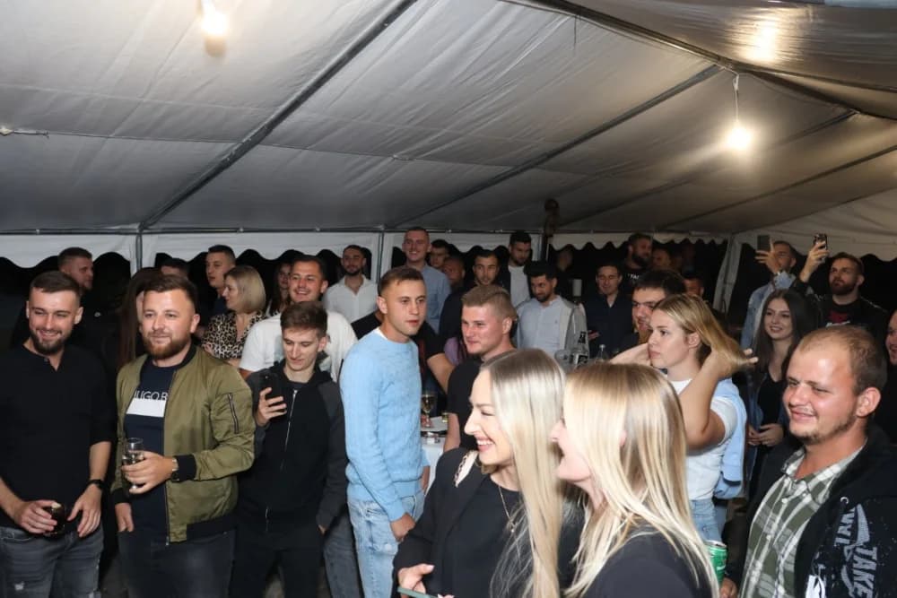/FOTOGALERIJA/ Caffebar Camel u Kutjevu proslavio 30. obljetnicu rada: Kod nas u lokal dolaze kako one mlađe tako i starije generacije jer se ugodno osjećajuʼ