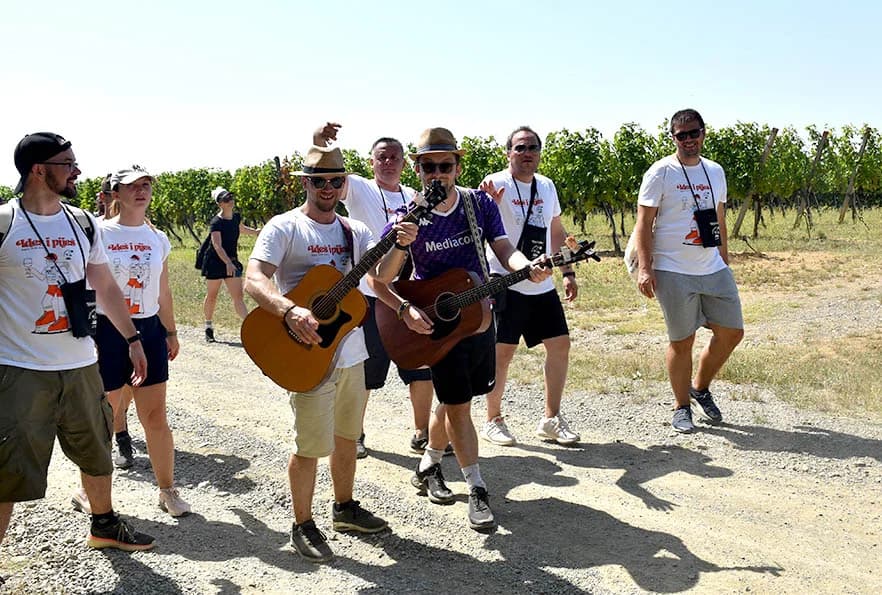 [FOTOGALERIJA] Uz jelo i piće kaptolačkim vinogradima prošlo više od četiri stotine sudionika