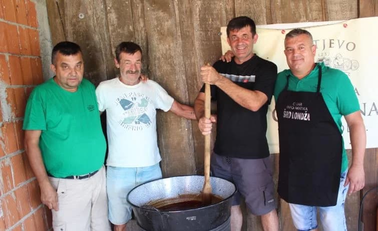 Na četvrtoj „Cverglijadi“ sudjelovalo 36 natjecatelja i ulovljeno 53, 57 kg cvergla