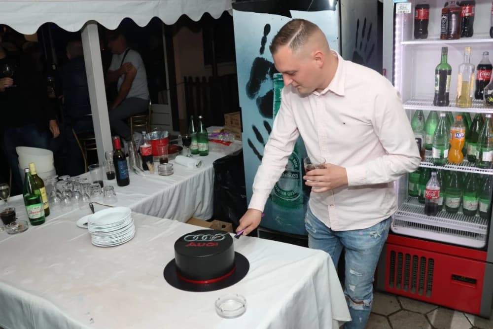 /FOTOGALERIJA/ Caffebar Camel u Kutjevu proslavio 30. obljetnicu rada: Kod nas u lokal dolaze kako one mlađe tako i starije generacije jer se ugodno osjećajuʼ