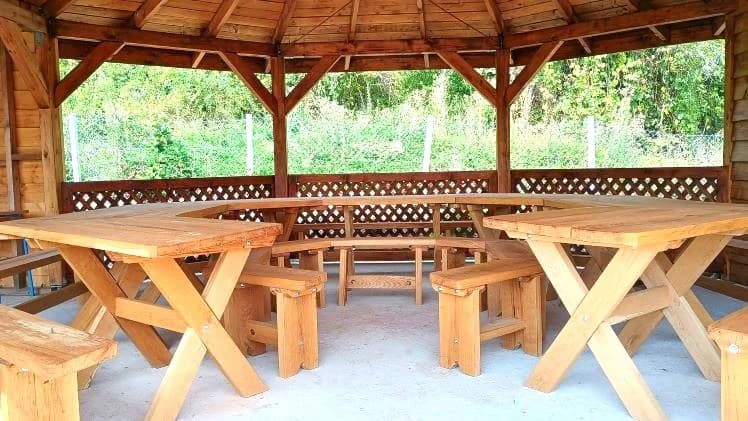 Radnim akcijama završili gradnju višenamjenske drvene sjenice