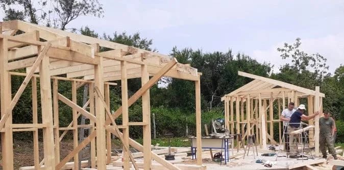 Radnim akcijama završili gradnju višenamjenske drvene sjenice