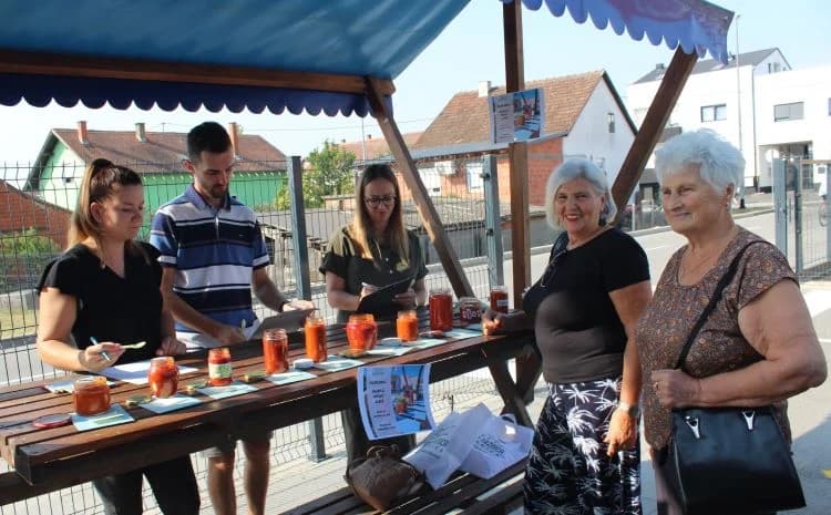 Najbolji ajvar pripremile Natalija Kristek iz Tekića i Marica Uhrin iz Pleternice