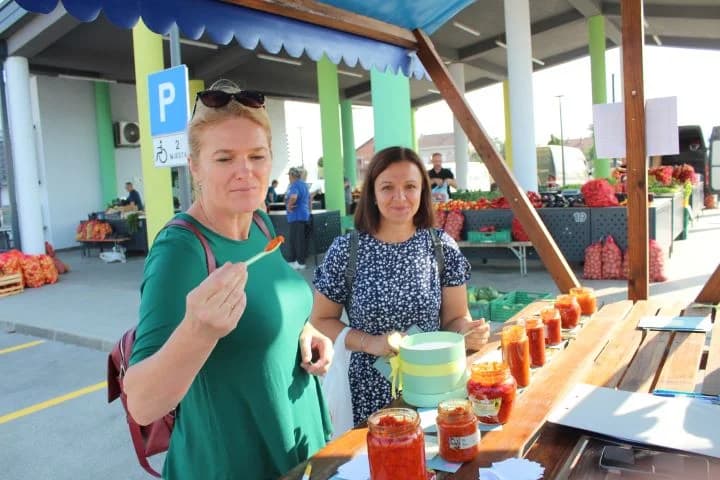 Najbolji ajvar pripremile Natalija Kristek iz Tekića i Marica Uhrin iz Pleternice