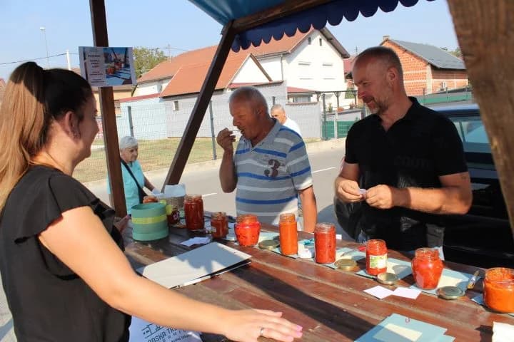Najbolji ajvar pripremile Natalija Kristek iz Tekića i Marica Uhrin iz Pleternice