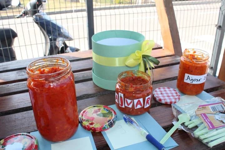 Najbolji ajvar pripremile Natalija Kristek iz Tekića i Marica Uhrin iz Pleternice