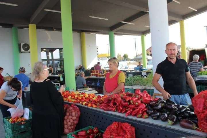 Najbolji ajvar pripremile Natalija Kristek iz Tekića i Marica Uhrin iz Pleternice