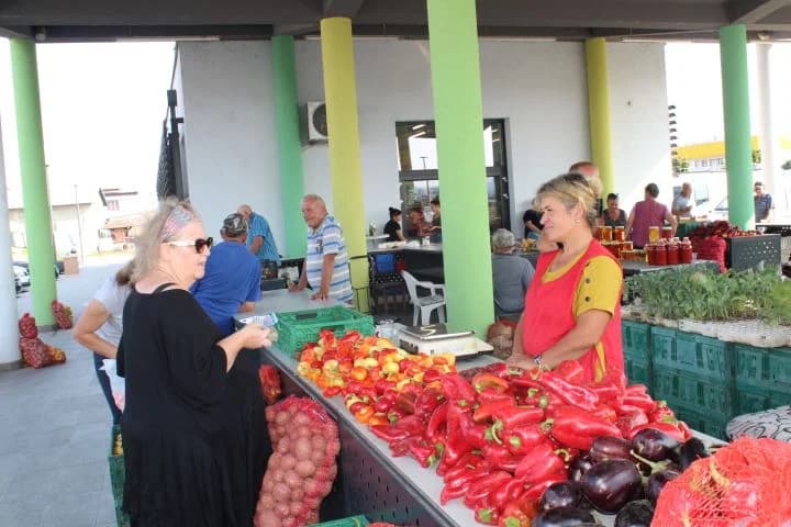 Najbolji ajvar pripremile Natalija Kristek iz Tekića i Marica Uhrin iz Pleternice