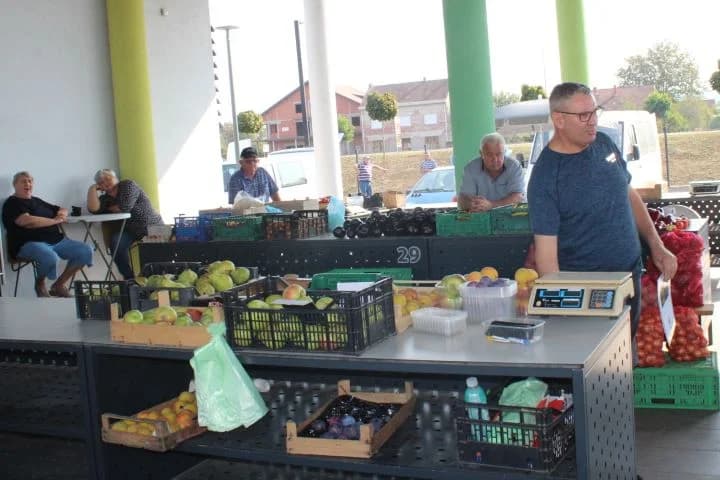 Najbolji ajvar pripremile Natalija Kristek iz Tekića i Marica Uhrin iz Pleternice