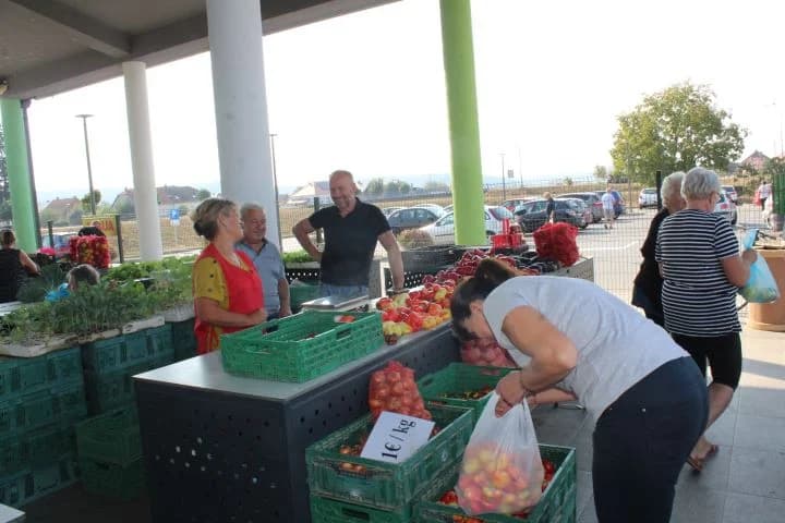 Najbolji ajvar pripremile Natalija Kristek iz Tekića i Marica Uhrin iz Pleternice