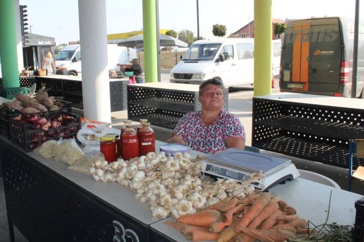 Najbolji ajvar pripremile Natalija Kristek iz Tekića i Marica Uhrin iz Pleternice