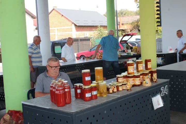 Najbolji ajvar pripremile Natalija Kristek iz Tekića i Marica Uhrin iz Pleternice