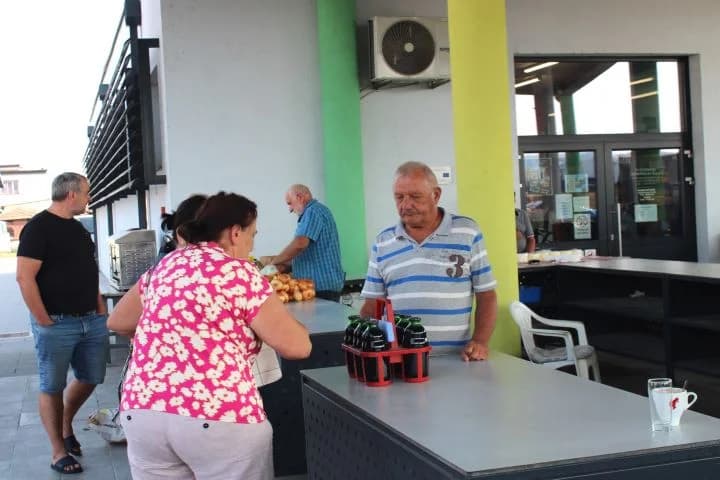 Najbolji ajvar pripremile Natalija Kristek iz Tekića i Marica Uhrin iz Pleternice