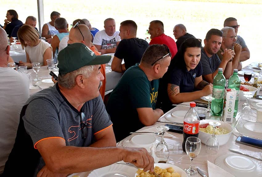 ODRŽANI DANI POLJA NA IMANJU OBITELJI KMETIĆ U ALILOVCIMA: I u ekstremnim uvijetima hibrid kukuruza Dekalba daje rekordne prinose