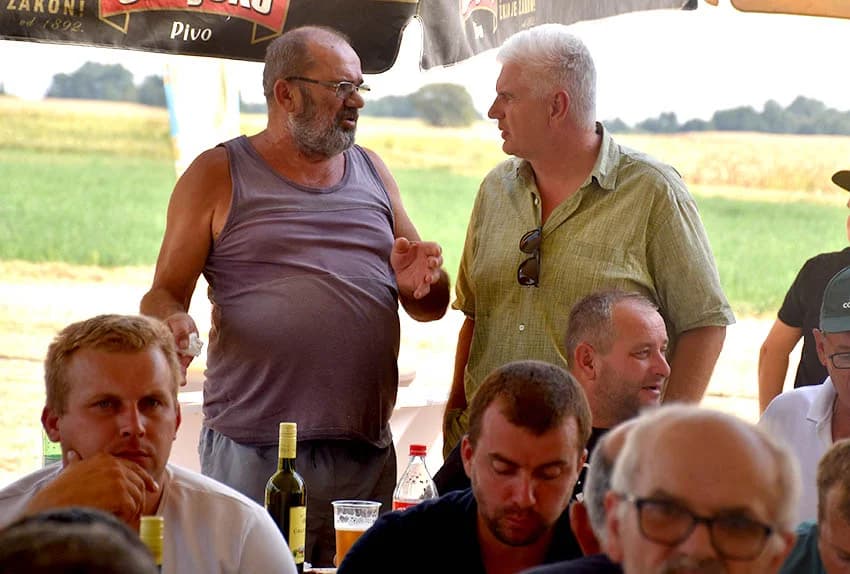 ODRŽANI DANI POLJA NA IMANJU OBITELJI KMETIĆ U ALILOVCIMA: I u ekstremnim uvijetima hibrid kukuruza Dekalba daje rekordne prinose