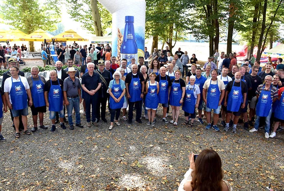 28. FIŠIJADA U POŽEGI: Čak 53 majstora iz četiri županije u parku kraj Orljave kuhala fiš paprikaš