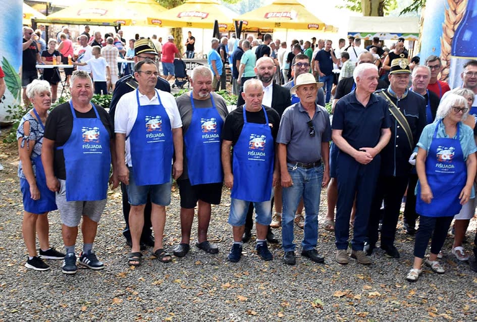 28. FIŠIJADA U POŽEGI: Čak 53 majstora iz četiri županije u parku kraj Orljave kuhala fiš paprikaš