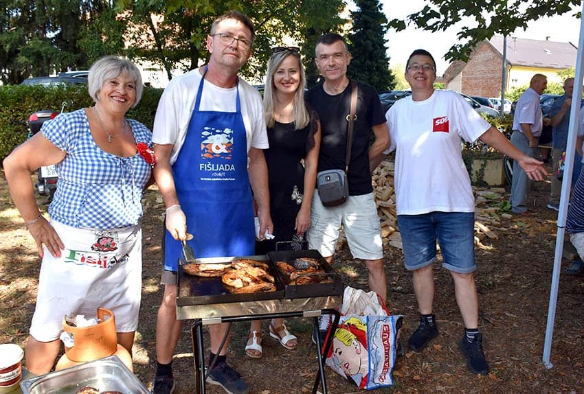 28. FIŠIJADA U POŽEGI: Čak 53 majstora iz četiri županije u parku kraj Orljave kuhala fiš paprikaš