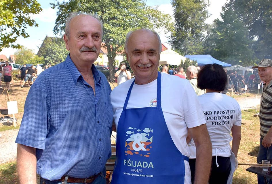 28. FIŠIJADA U POŽEGI: Čak 53 majstora iz četiri županije u parku kraj Orljave kuhala fiš paprikaš