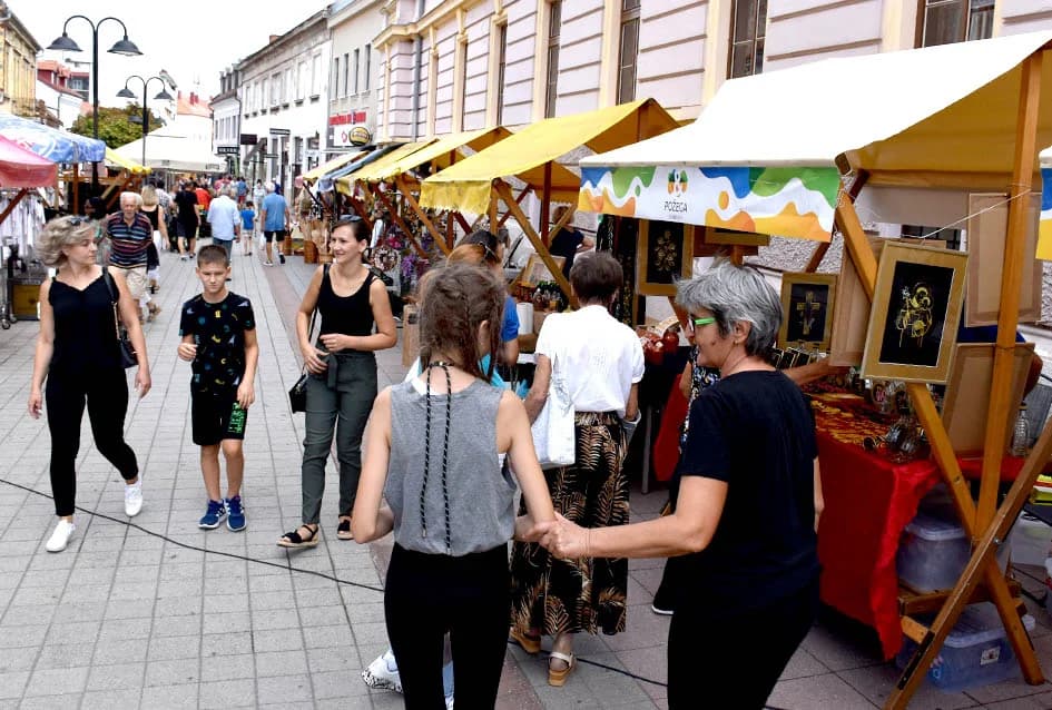 Uz Festivalski sajam i Dječje glazbeno natjecanje Zlatni mikrofon u požeškoj Pešačkoj zoni