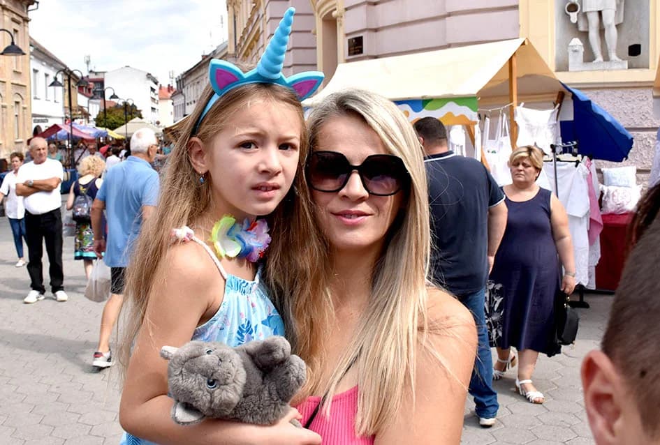 Uz Festivalski sajam i Dječje glazbeno natjecanje Zlatni mikrofon u požeškoj Pešačkoj zoni