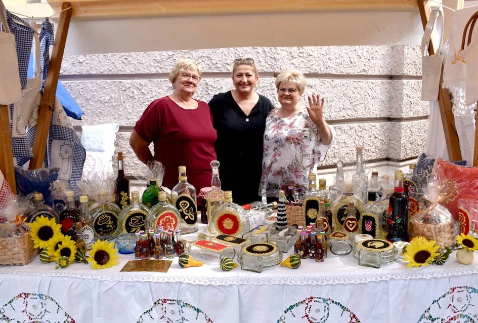 Uz Festivalski sajam i Dječje glazbeno natjecanje Zlatni mikrofon u požeškoj Pešačkoj zoni