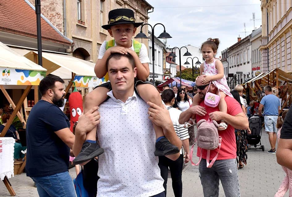 Uz Festivalski sajam i Dječje glazbeno natjecanje Zlatni mikrofon u požeškoj Pešačkoj zoni