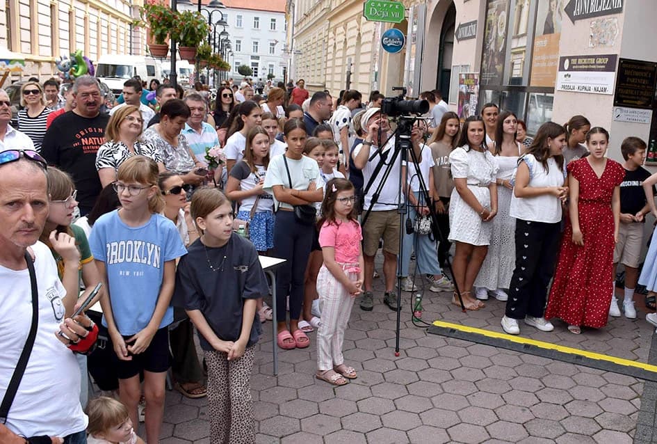 Uz Festivalski sajam i Dječje glazbeno natjecanje Zlatni mikrofon u požeškoj Pešačkoj zoni