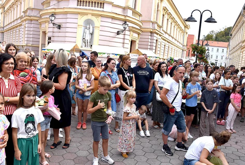 Uz Festivalski sajam i Dječje glazbeno natjecanje Zlatni mikrofon u požeškoj Pešačkoj zoni