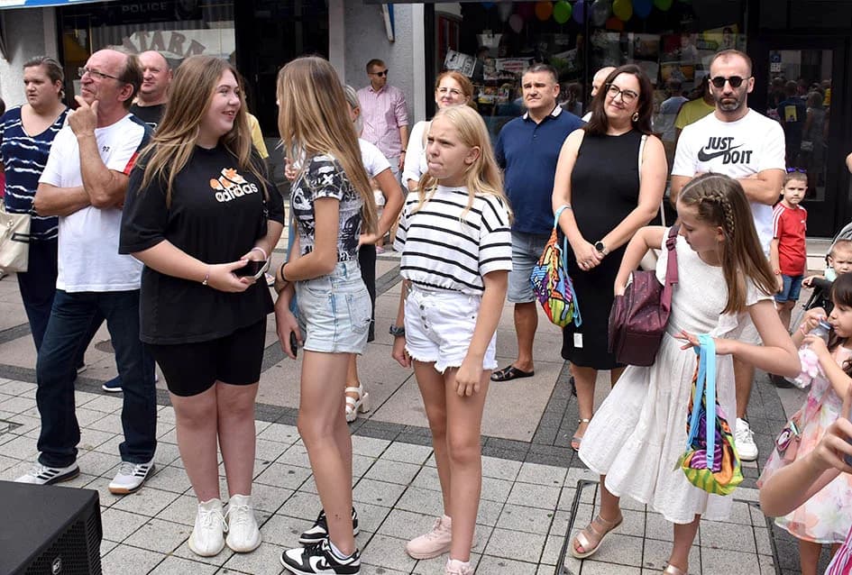 Uz Festivalski sajam i Dječje glazbeno natjecanje Zlatni mikrofon u požeškoj Pešačkoj zoni