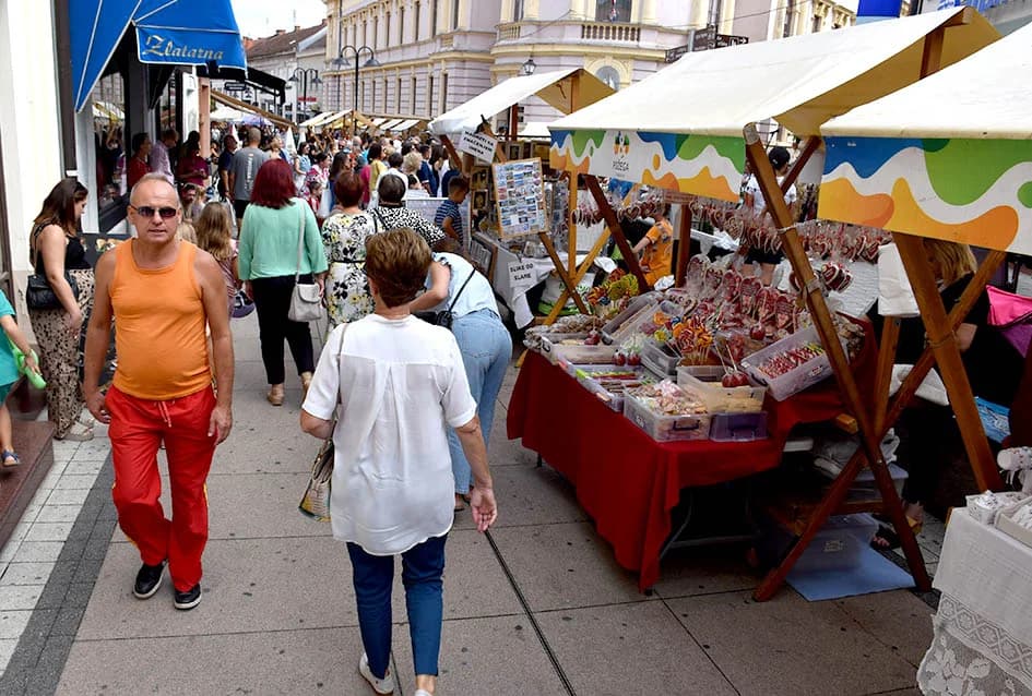 Uz Festivalski sajam i Dječje glazbeno natjecanje Zlatni mikrofon u požeškoj Pešačkoj zoni