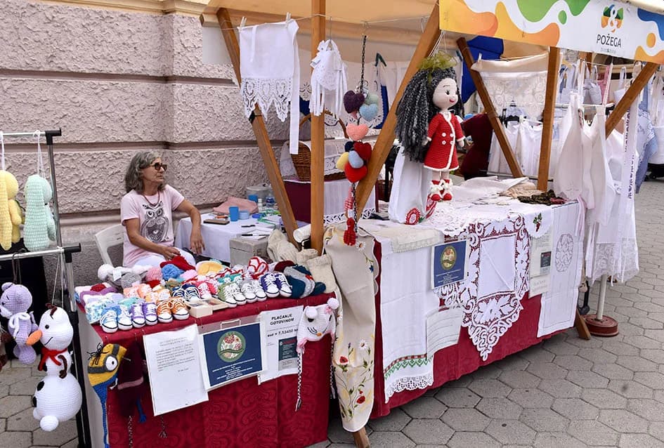 Uz Festivalski sajam i Dječje glazbeno natjecanje Zlatni mikrofon u požeškoj Pešačkoj zoni