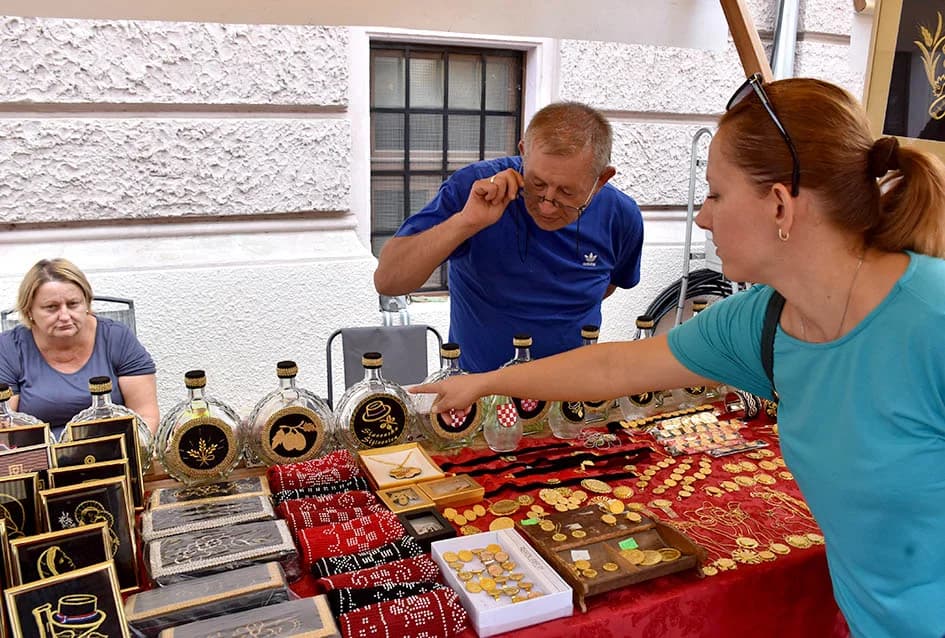 Uz Festivalski sajam i Dječje glazbeno natjecanje Zlatni mikrofon u požeškoj Pešačkoj zoni