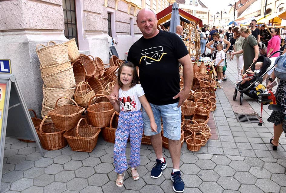 Uz Festivalski sajam i Dječje glazbeno natjecanje Zlatni mikrofon u požeškoj Pešačkoj zoni