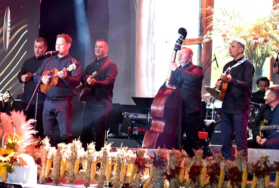 Uz brojne izvođače, tamburaške hitove i nezaboravne melodije nezaboravna večer u čast bogatom glazbenom stvaralaštvu Veljka Valentina Škorvage
