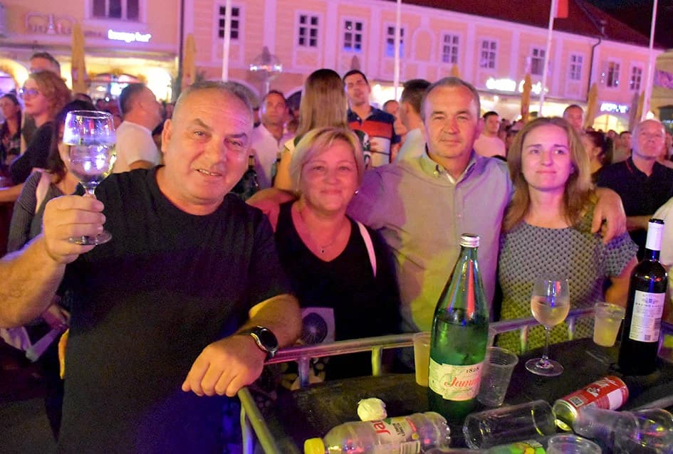 Uz brojne izvođače, tamburaške hitove i nezaboravne melodije nezaboravna večer u čast bogatom glazbenom stvaralaštvu Veljka Valentina Škorvage